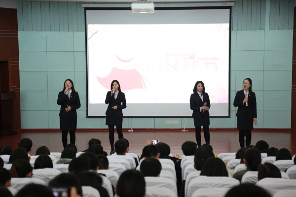 6.女神代表献唱《女人花》.JPG