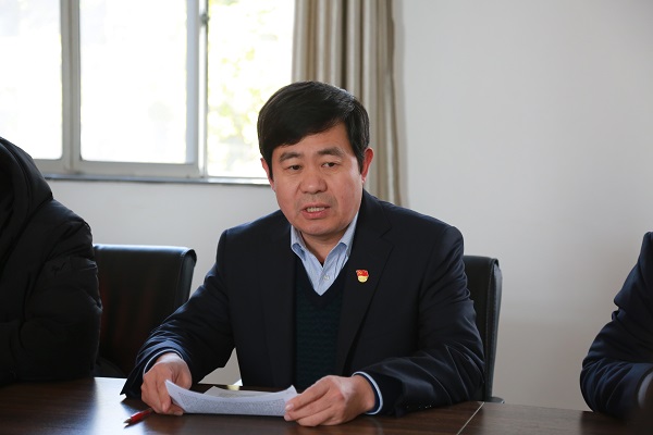 2.党支部书记孙长顺同志带领学习总书记讲话.JPG