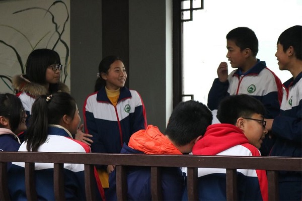 3.我们唇枪舌剑，互不相让.jpg
