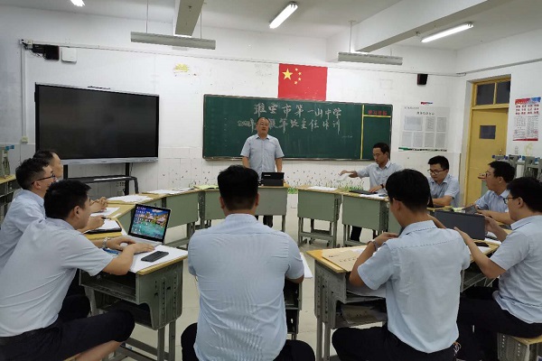 1.03-培训期间，学校分中心展开研修.jpg