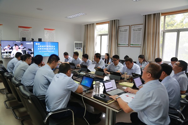 3.01-学校全体干部参加集团开学大会.JPG
