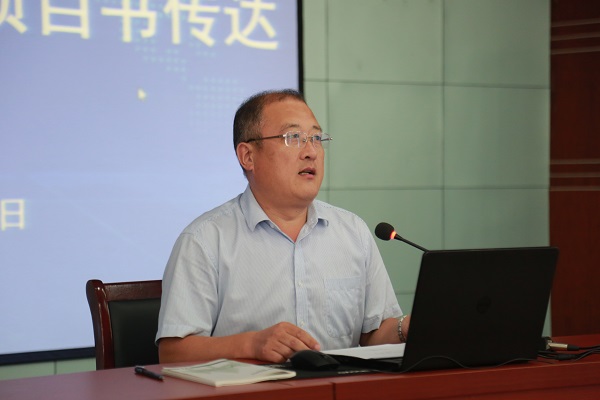 4.04-聂秀增副校长传达学生成长中心项目书.JPG